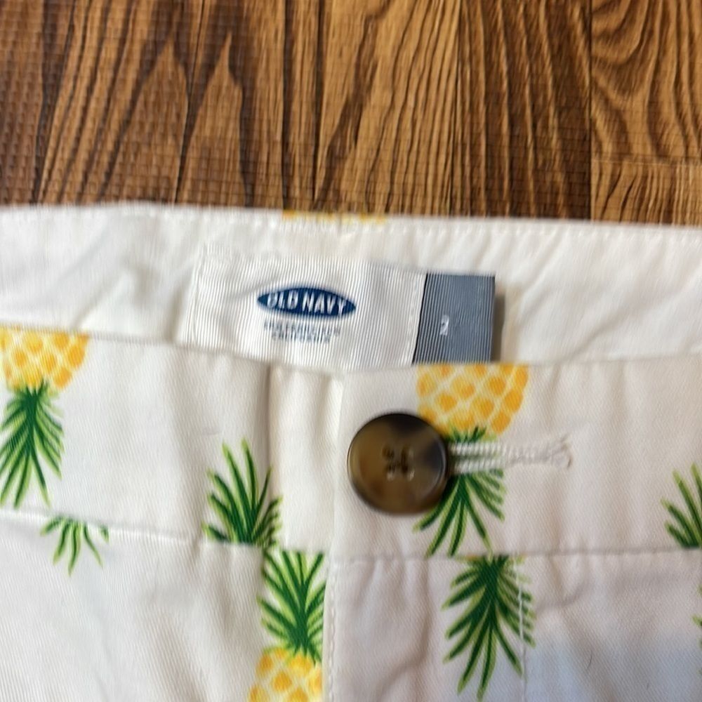 Old Navy women’s shorts. Pineapple print. Size 2. - Picture 5 of 10
